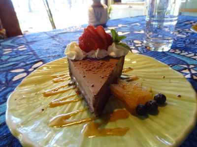 Maui-Mamas-Fish-House-chocolate-caramel-pie