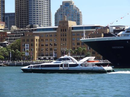 Australia-Boat-in-Sydney-Harbor430