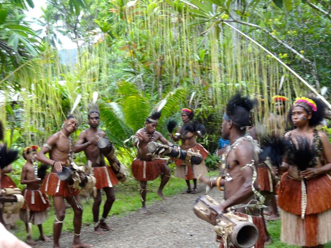 traditional dancers in Papua New Guinea